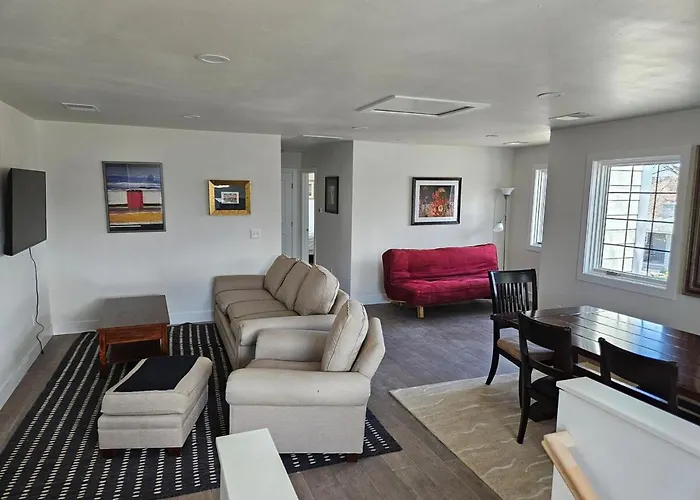 Sunny, 2Nd Level, 2Bed, 2Bath, Kitchen