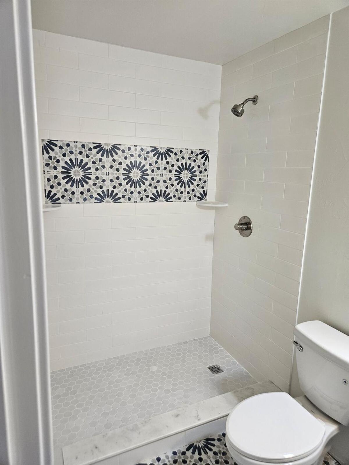 Sunny, 2nd Level, 2bed, 2bath, Kitchen Denver