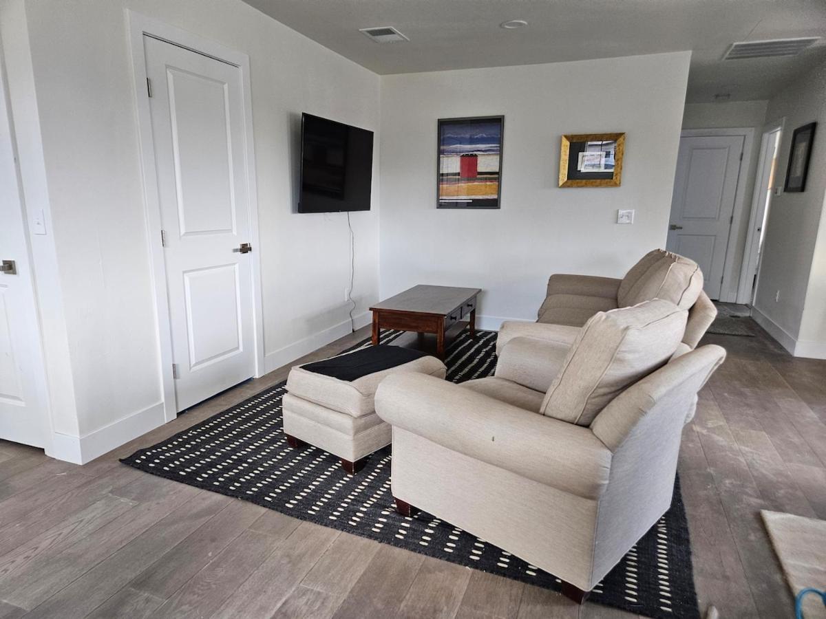 Apartment Sunny, 2nd Level, 2bed, 2bath, Kitchen