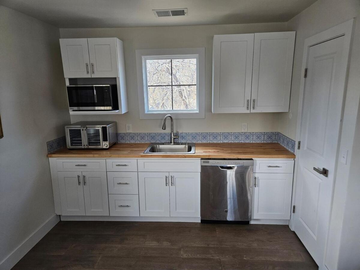 Apartment Sunny, 2nd Level, 2bed, 2bath, Kitchen Denver