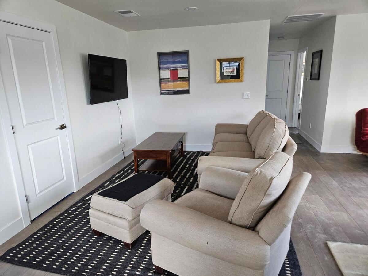 Apartment Sunny, 2nd Level, 2bed, 2bath, Kitchen