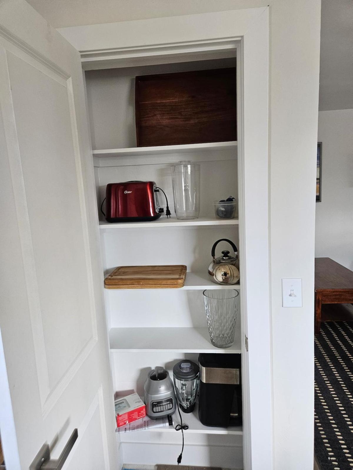 Apartment Sunny, 2nd Level, 2bed, 2bath, Kitchen *